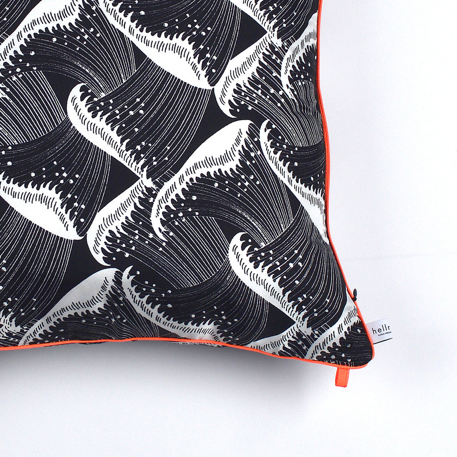 Kissen "JAPANESE WAVE" BLACK&WHITE 60x60cm   100% Seide