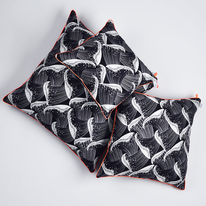 Kissen "JAPANESE WAVE" BLACK&WHITE 50x50cm   100% Seide