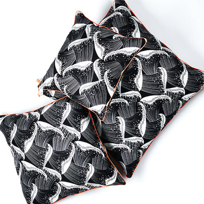 Kissen "JAPANESE WAVE" BLACK&WHITE 50x50cm   100% Seide